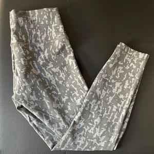 Lululemon Wunder Under HR 25 inch leggings size 8